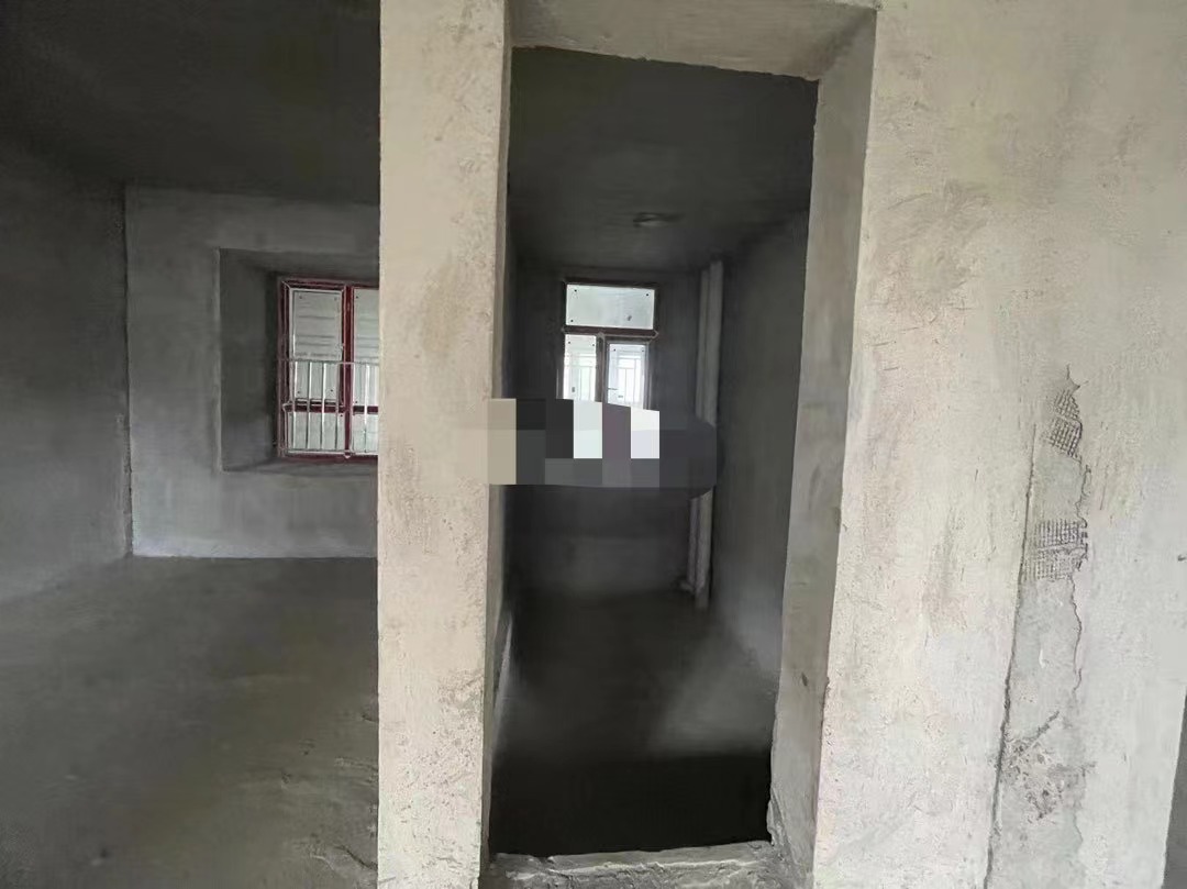 60，房东降价出售，沔阳公馆，中间楼层​，​单价5500，​证件满二