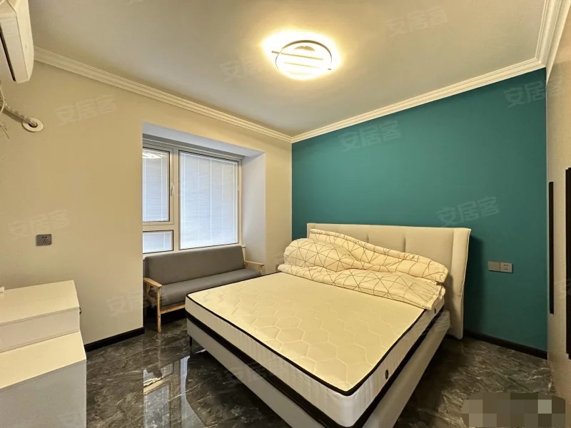 城西，满庭春，精装四房两卫，单价5100，证件满两年，家具家电全送