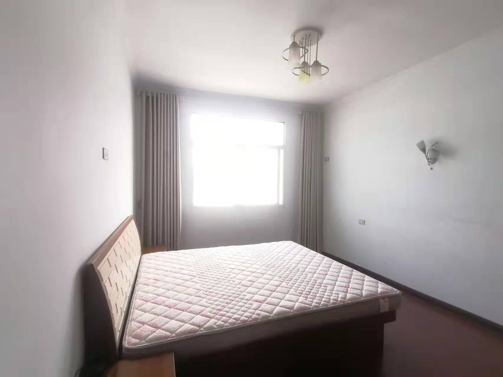 车站对面宏达小区精装修南北通透手付5万采光超好