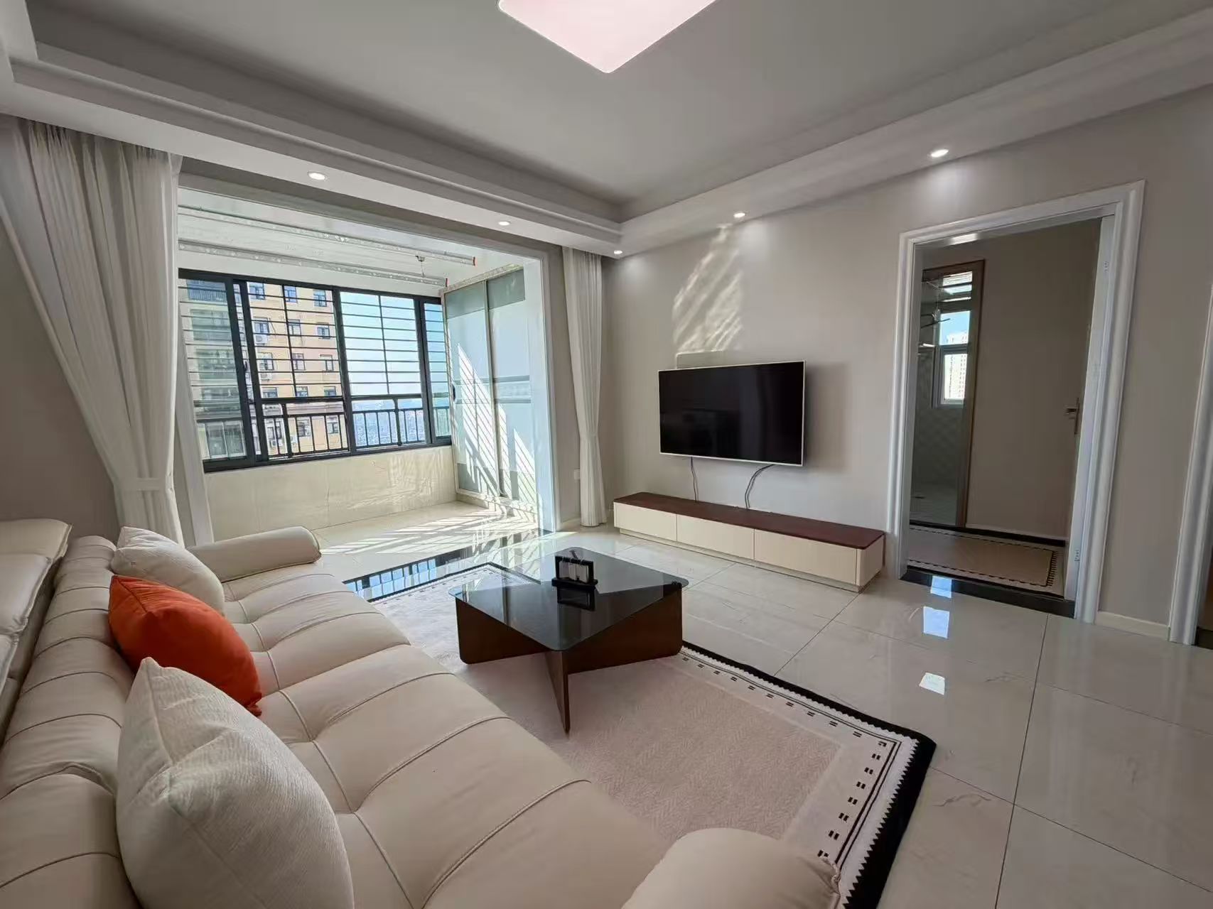 城南，元泰清华园，D区，精装三房两卫，单价5千多点。好楼层22楼