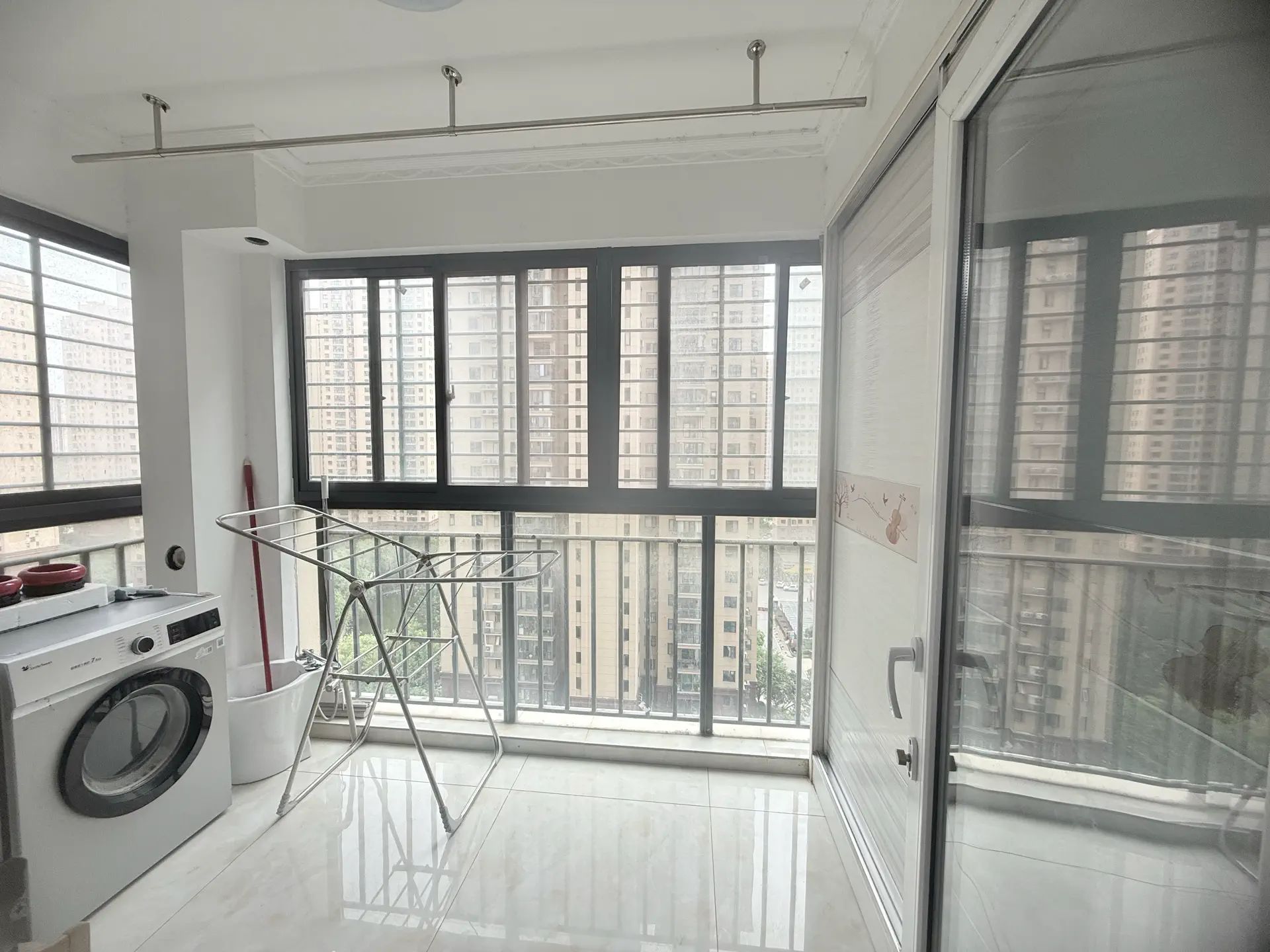 低价城西满庭春小三房，成色新好楼层拧包入住