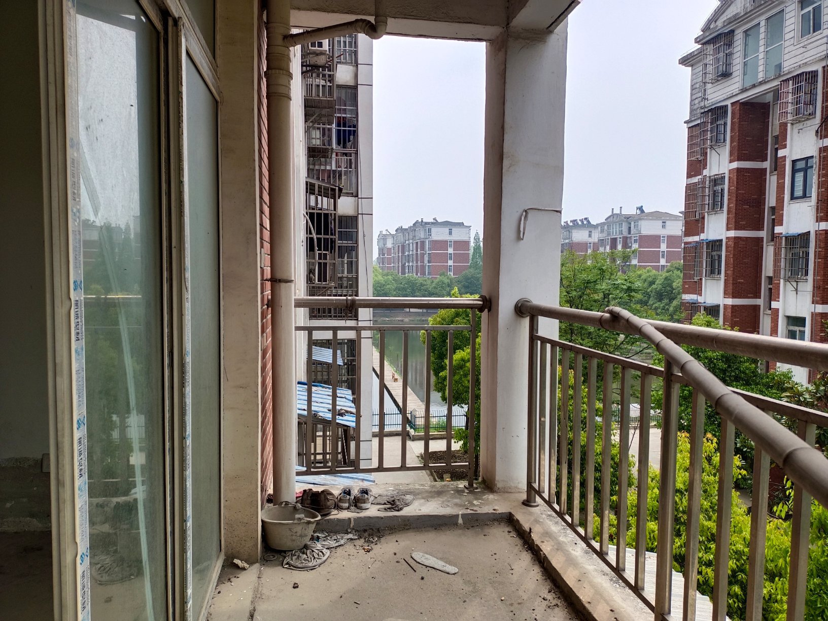 和平 旁，万人小区，配套设施齐全