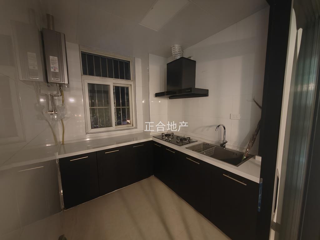 降价了，流潭公园对面，精装大三房二卫，单价2970，南北通透，成色新，新八中四中