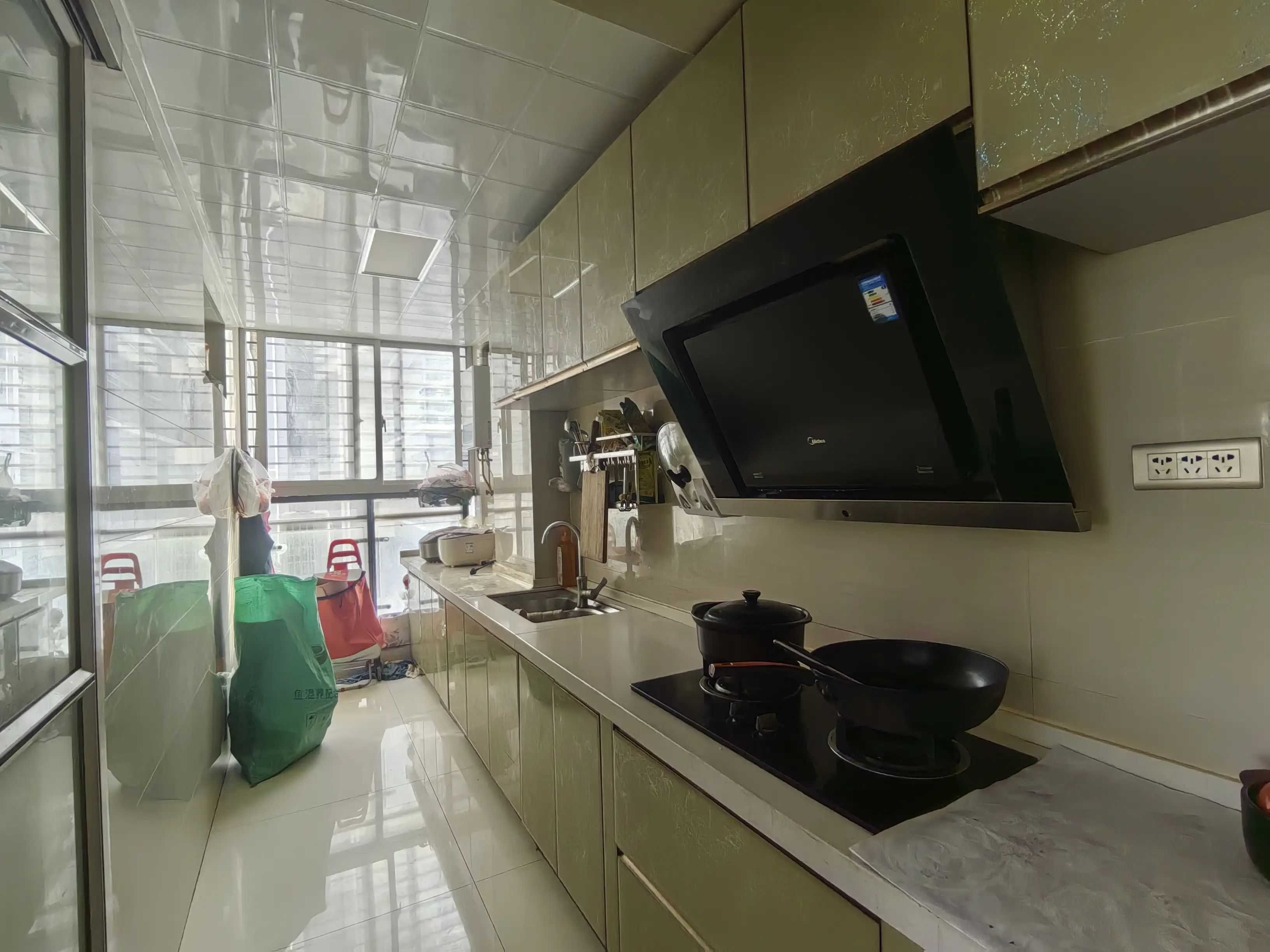 捡漏，武商附近，福星城，电梯好楼层，精装三房，南北通透，直接拎包入住，满五