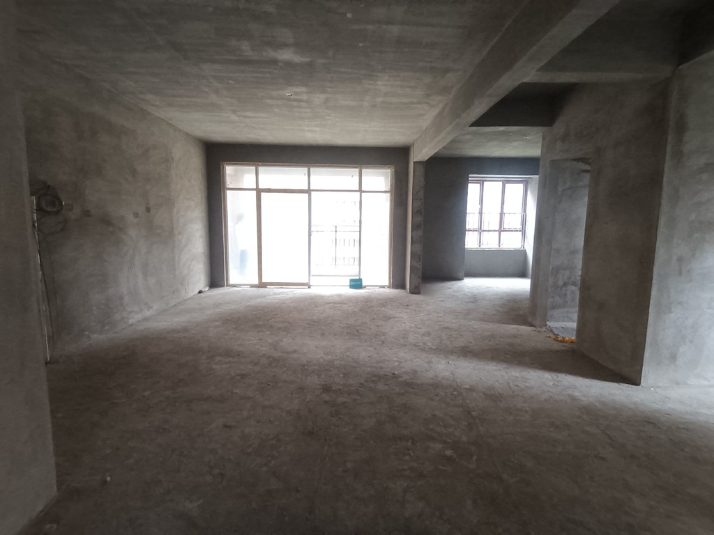 沔阳公馆毛坯四房南北通透户型方正看房方便诚心出售