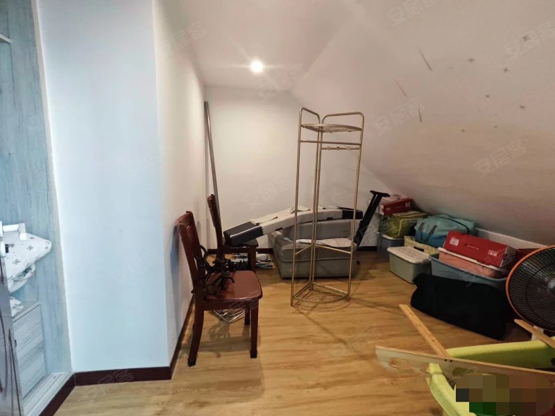 273，捡漏，亏本急售，新八中附近，电梯小高层，精装复式楼，产证130平，实得170平，精装5房2卫