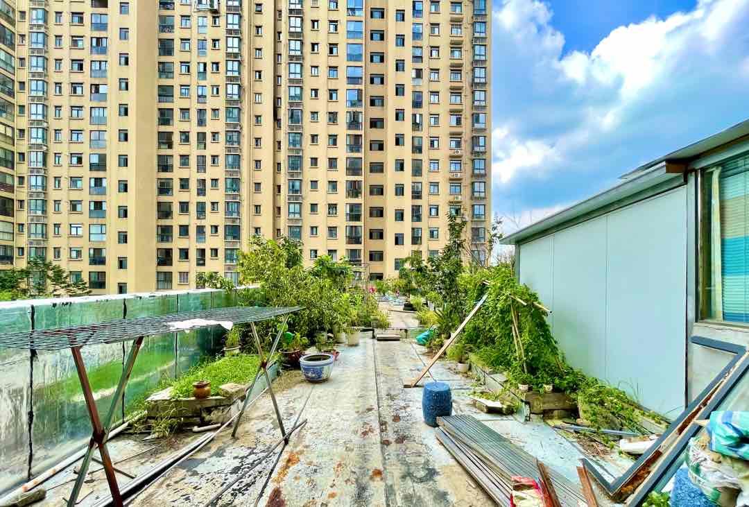 三丰鼎城，小高层，带露台的房子，一口价32.8万，证满二