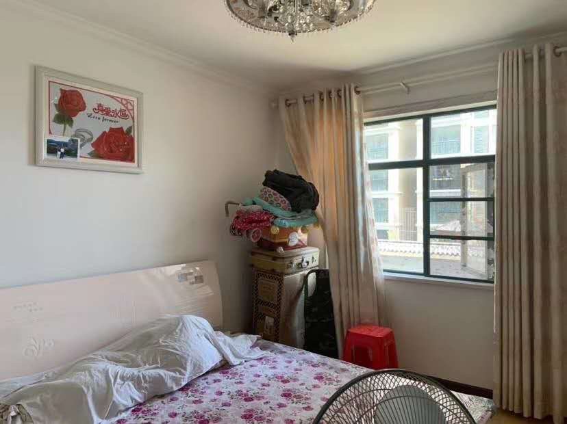 新城壹号大三房，精装修，证满两年，南北通透