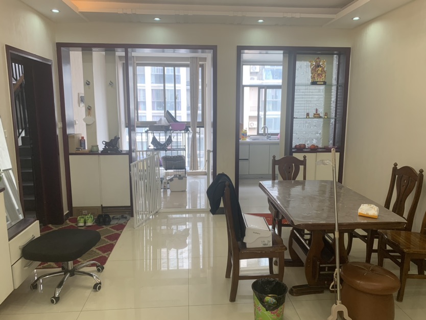 城南金诚花园，大三房，送车位，入户花园，好楼层