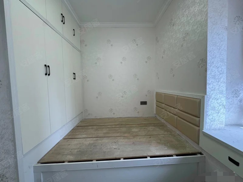 城南，森林国际，精装三房，二小对面，诚心出售