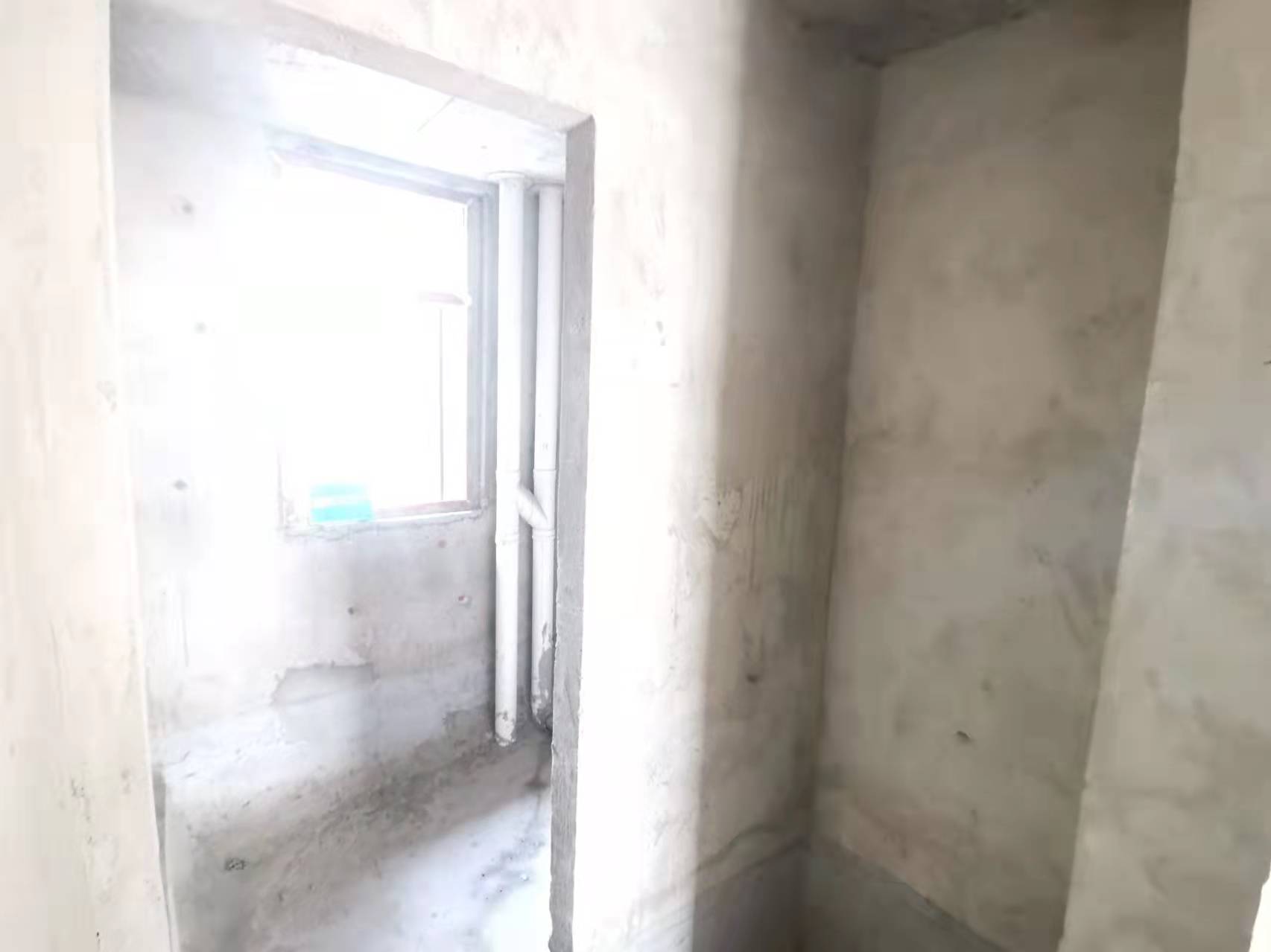 沔阳公馆毛坯捡漏大四房单价5700边户南北通透采光非常好有证可按揭贷款