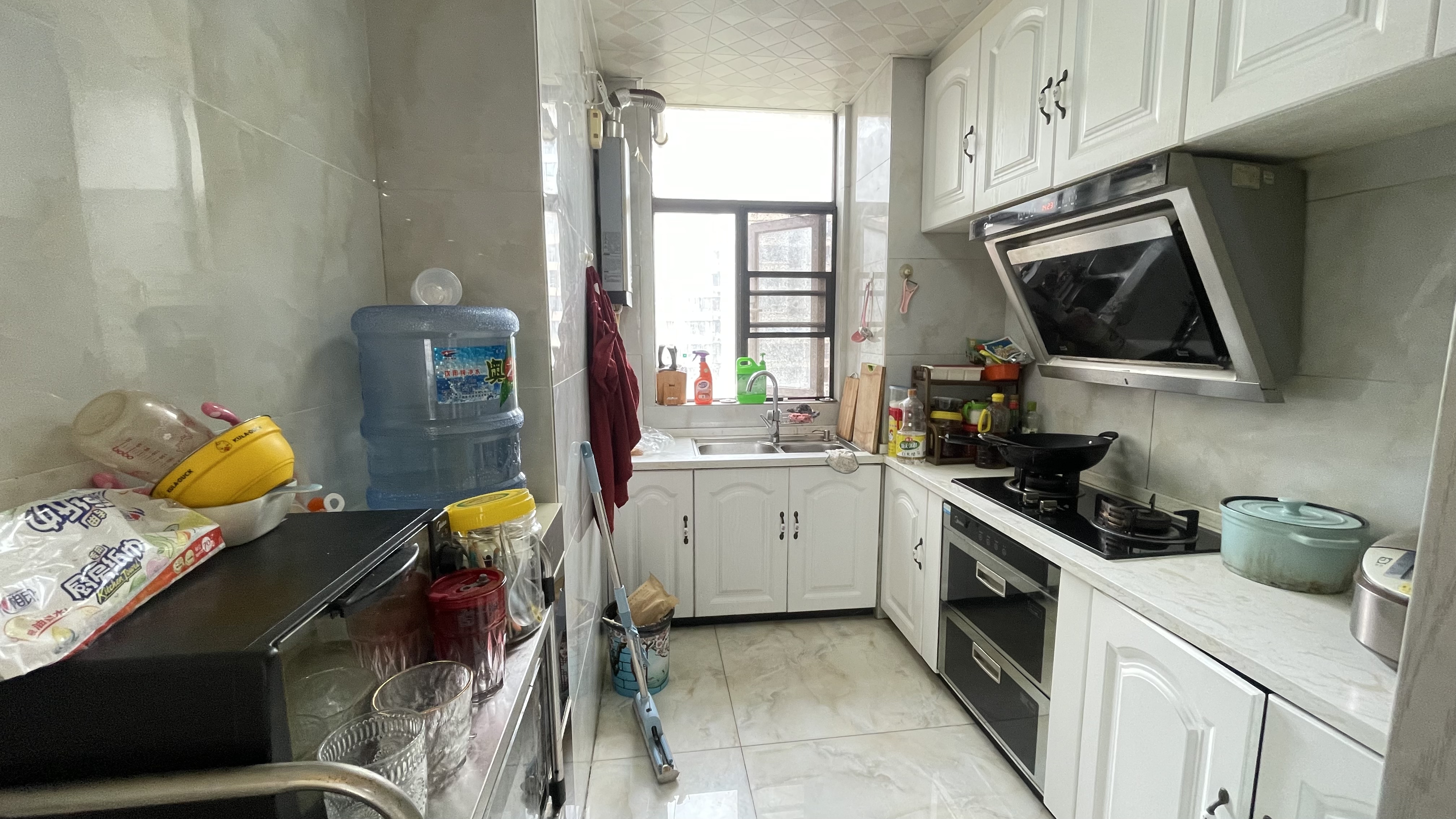 颐和公馆 精装三房两卫.小区环境好.看房方便