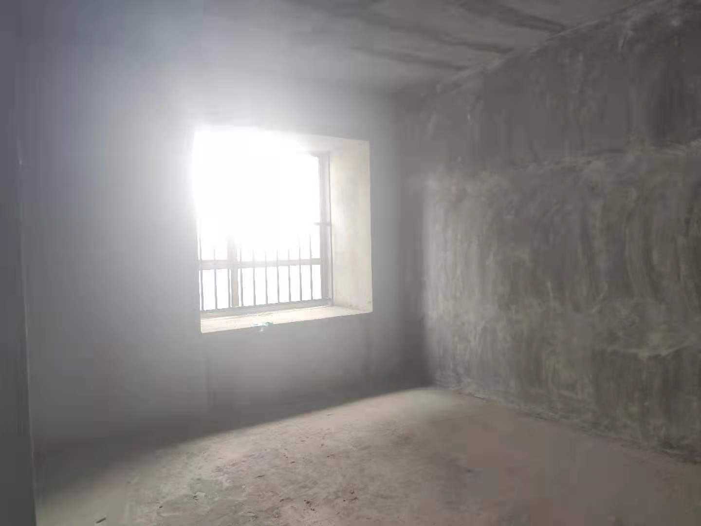 御湖世家现房136平带车位86万好楼层可贷款看房方便