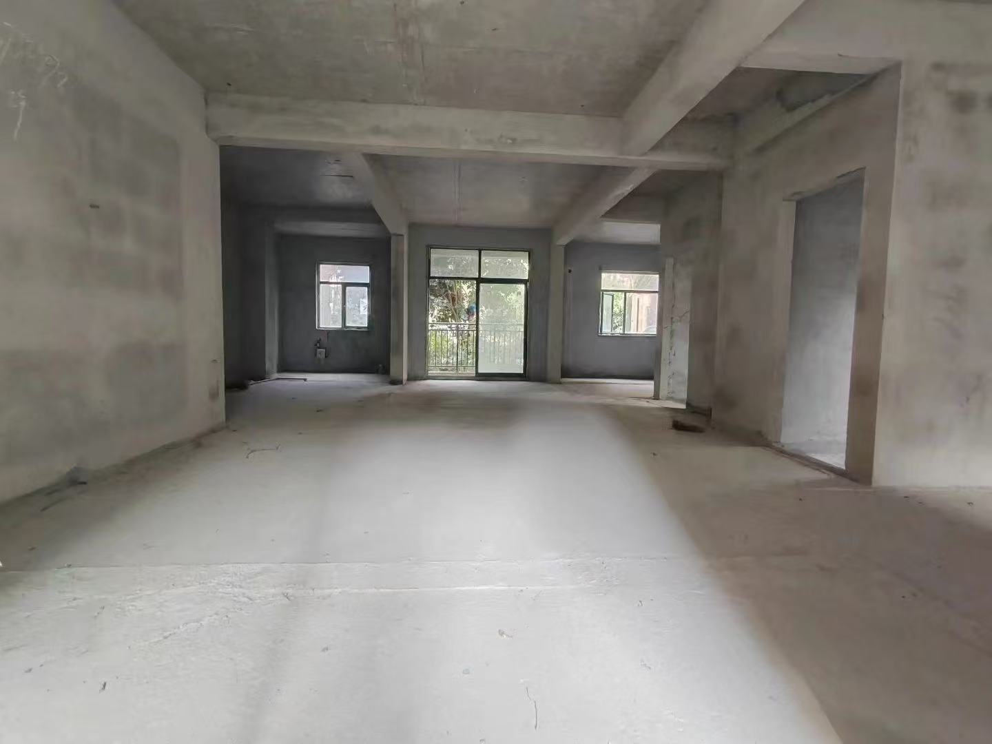 城南，新街，​洋房，一‮带楼‬院子​，南北‬通透，单价3300​，诚心出售