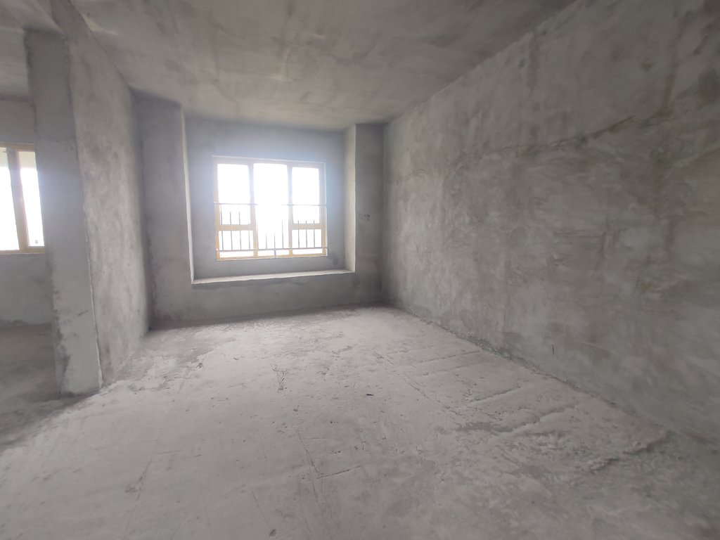 新城名都.毛坯三房边户.南北通透双阳台.看房方便