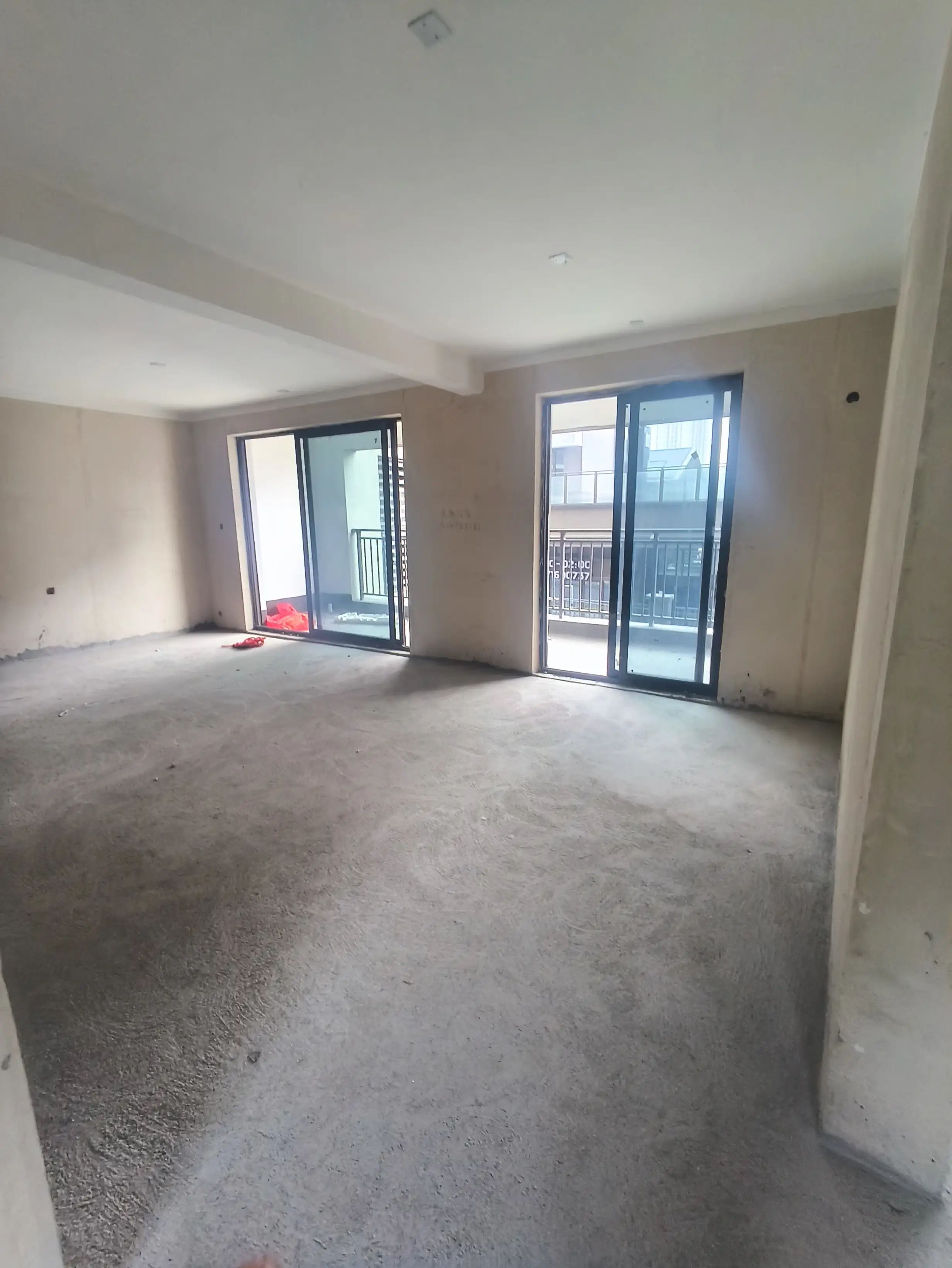 城南，吾悦，业主急卖，毛坯三房，诚心出售，价格可谈，