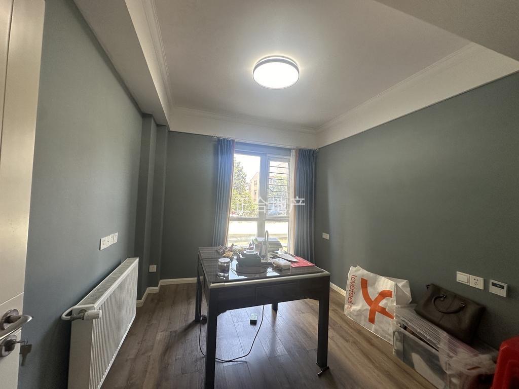 ？降价了，福星城，精装三房，9成新，全屋中央空调带供暖，证满二