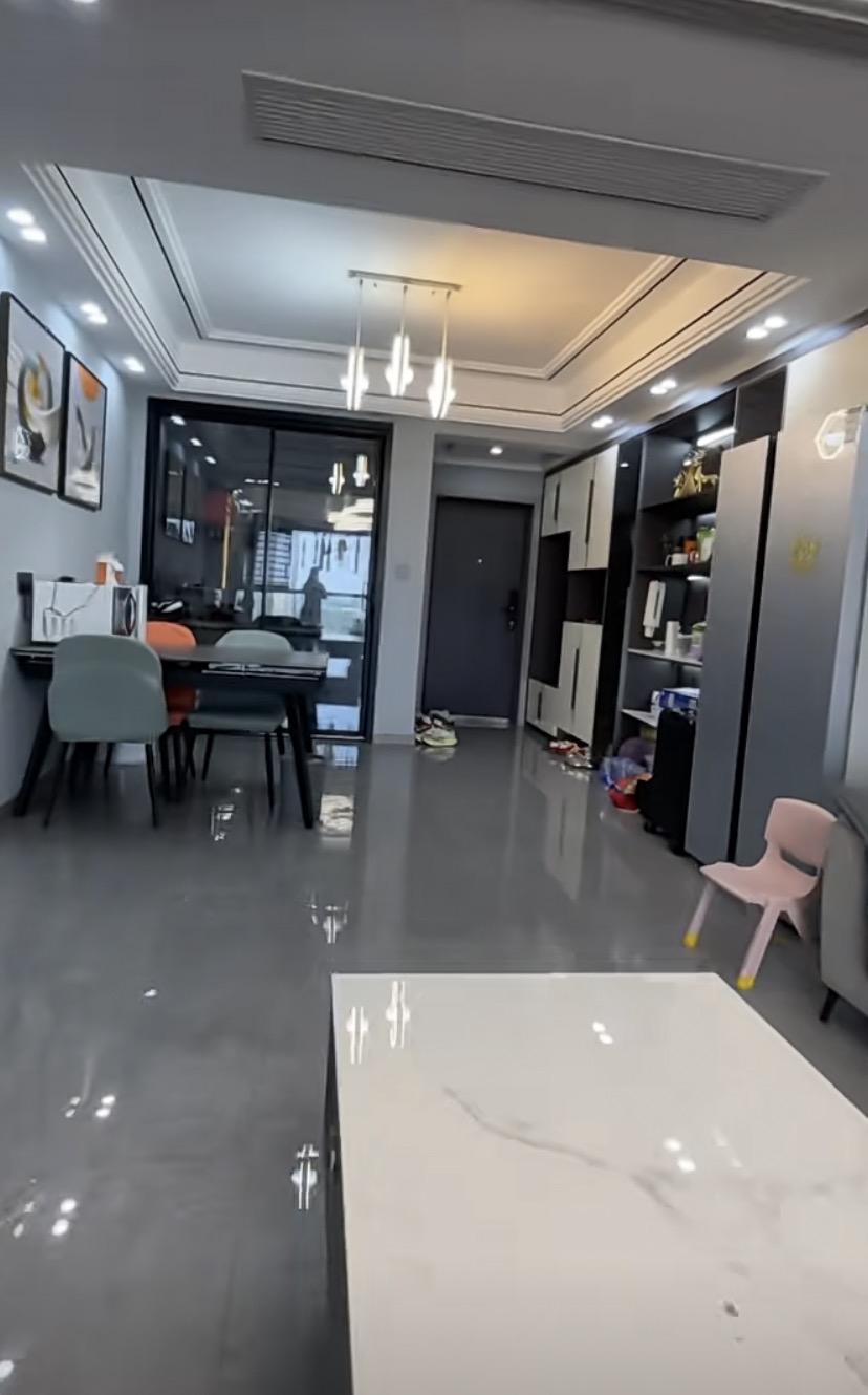 蓝天新城，人车分流，9.5成新，精装三房两卫，诚心出售