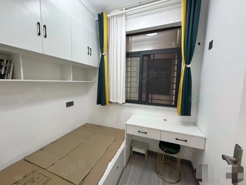 捡漏，比租房还便宜，康湾一品，精装2房，装修非常新，中间楼层，证满二，看中可谈