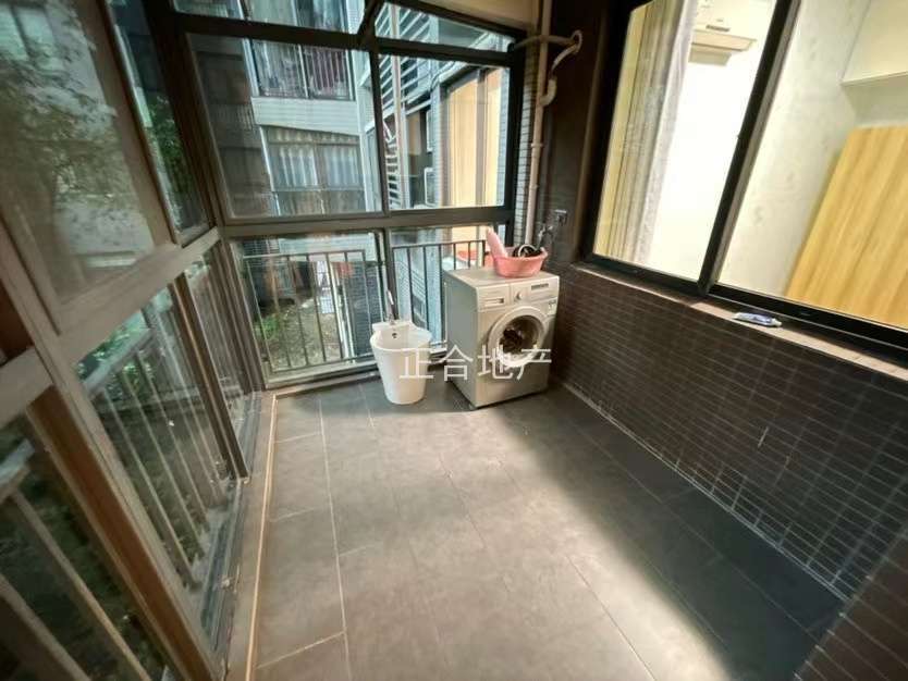 新妇幼对面，世纪雅园，精装三房，满五，优质好房，家具家电齐全