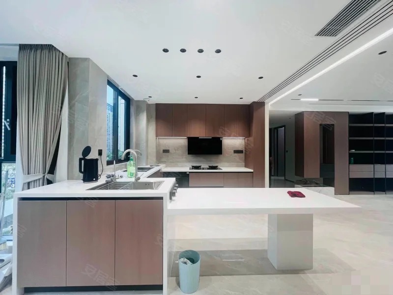 急售，，城南，吾悦小高层，1梯1户，大平层，全新精装修，精装大四房，