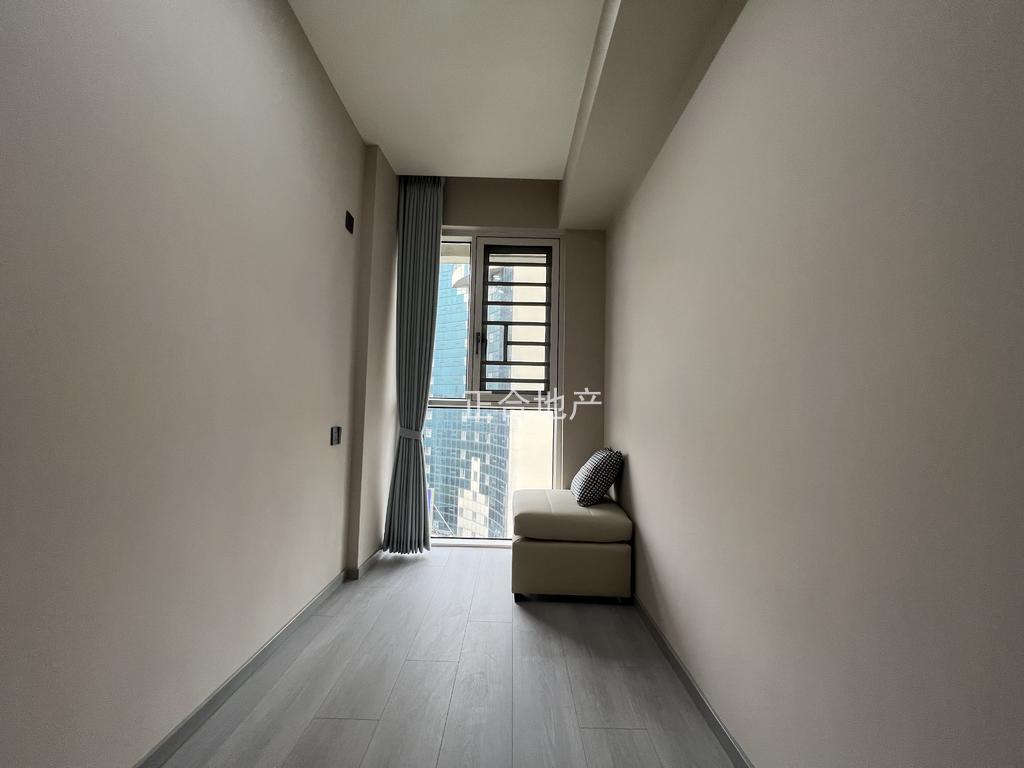 降价了，武商附近，电梯好楼层12楼，精装3房2厅，全新装修，诚心出售，满五