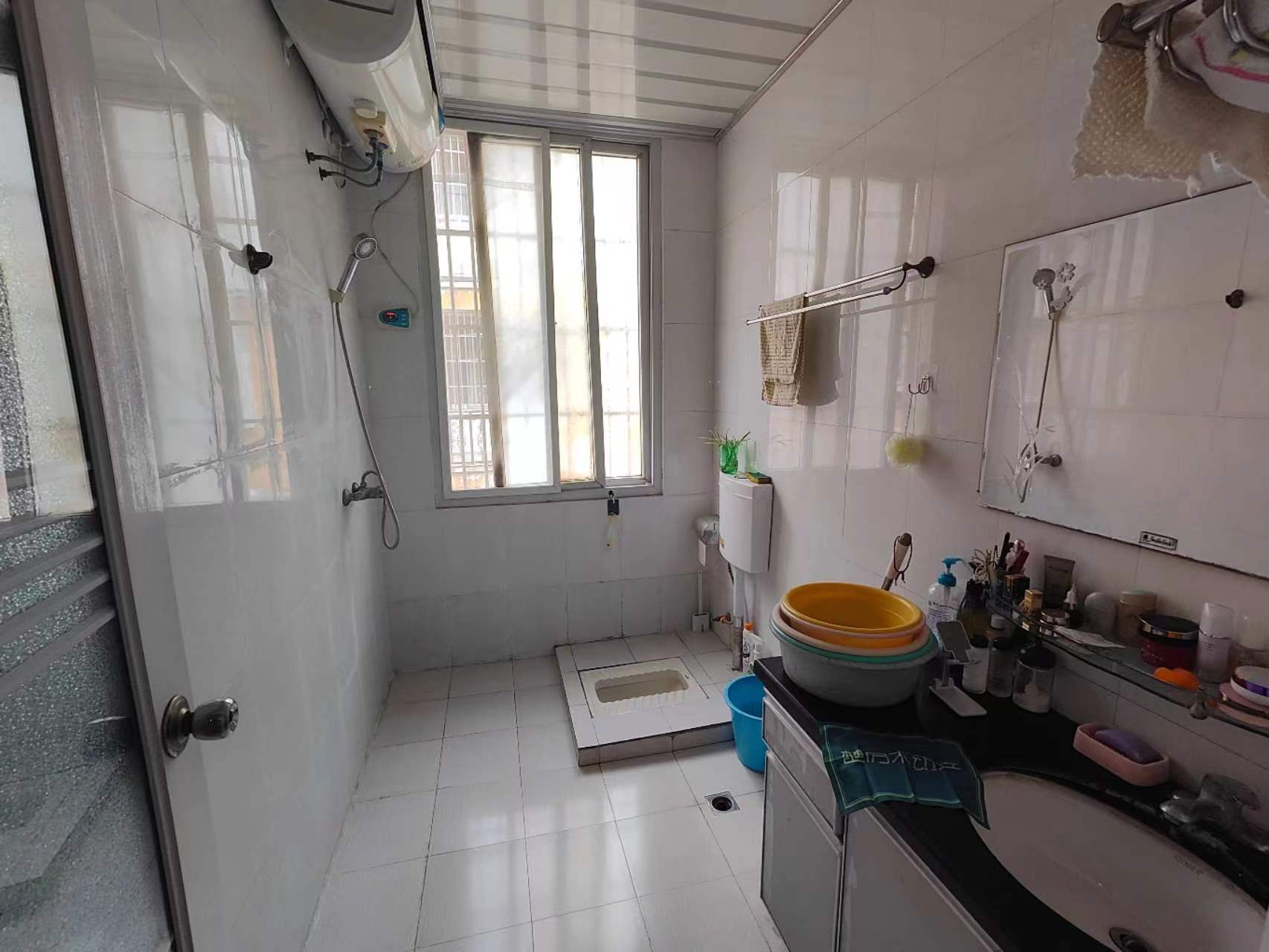 捡漏捡漏丹嫁2580德美花园西桥旁，有院子停车有安保设施户型方正双阳台三面采光