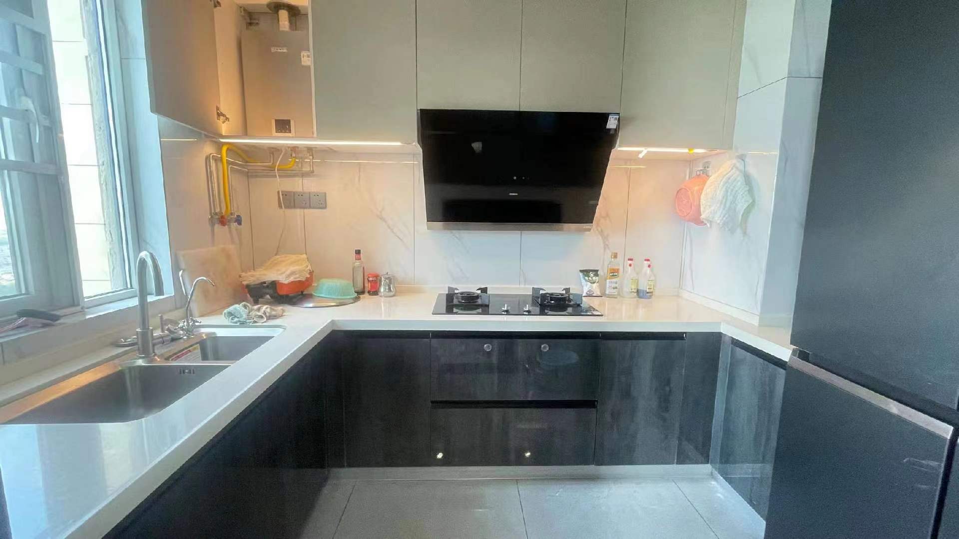 森林国际.精装四房.房子成色新.户型好.看房方便.证件满二