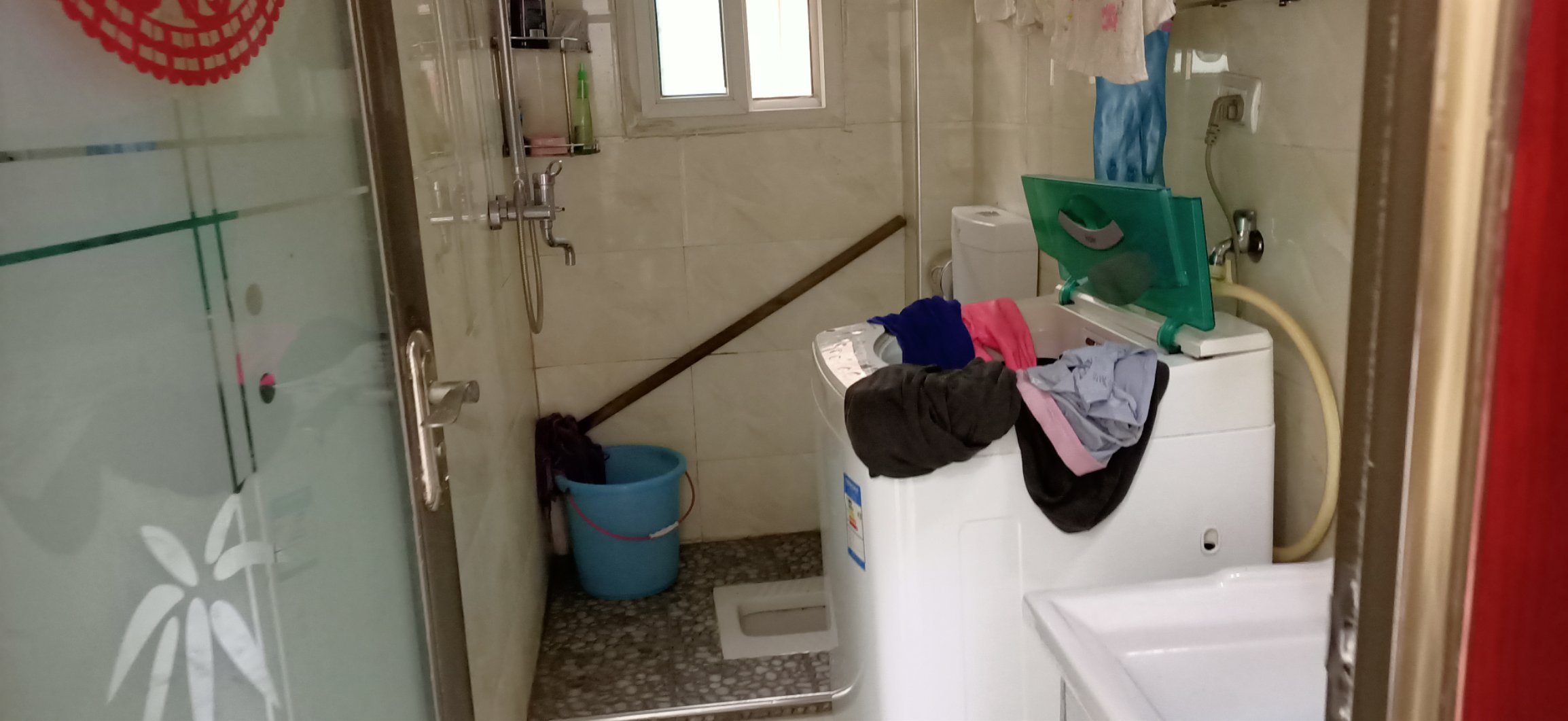 老三中巷子民政局宿舍96平，赠送了24平，四房两厅两卫双阳