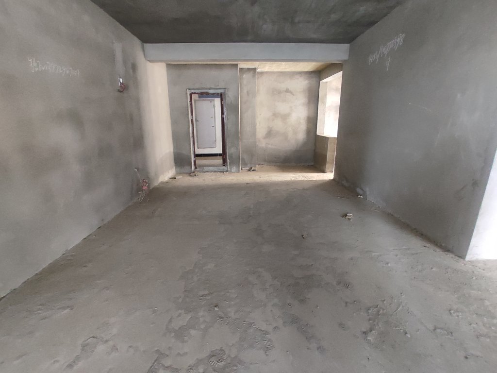 元泰清华园.毛坯大三房.证件满二.单嫁才5800多.看房方便