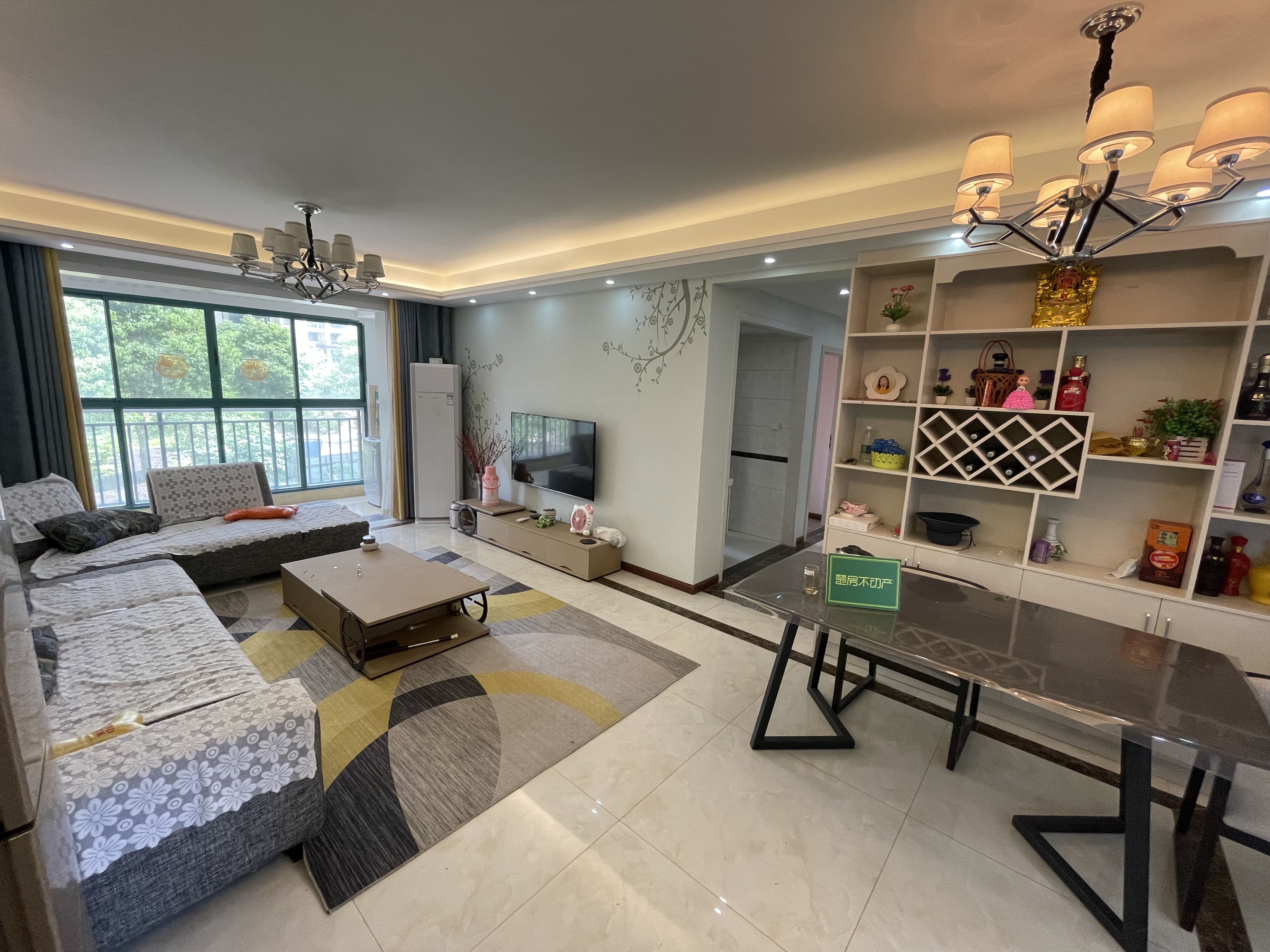 新城一号五期带装修采光好看房联系三房两卫带车位一起