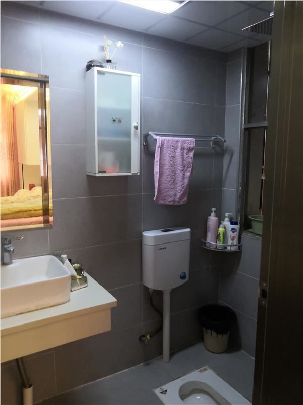 城南 好地段 菜场都非常近步梯好楼层，证满两年，看房方便