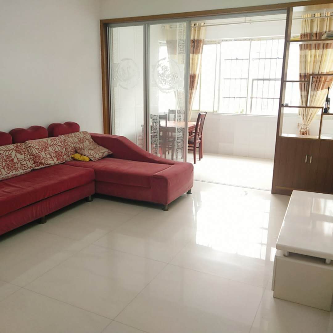 一中对面 步梯中层  环境好 业主诚意出 支持按揭