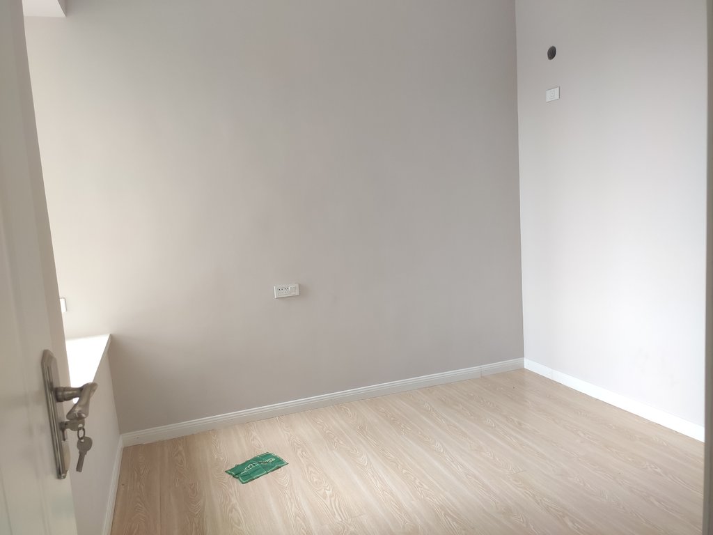 急售南国明珠精装修四室总价才83万满二看房方便