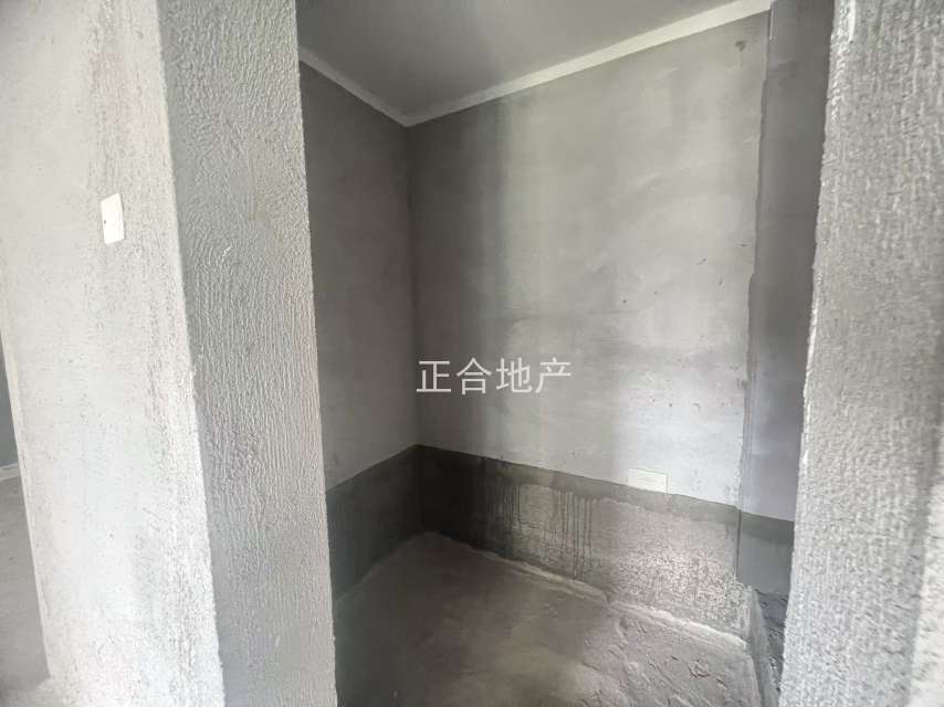 捡漏，吾悦广场，54万送车位，现房，不是一楼顶楼​，单价4900