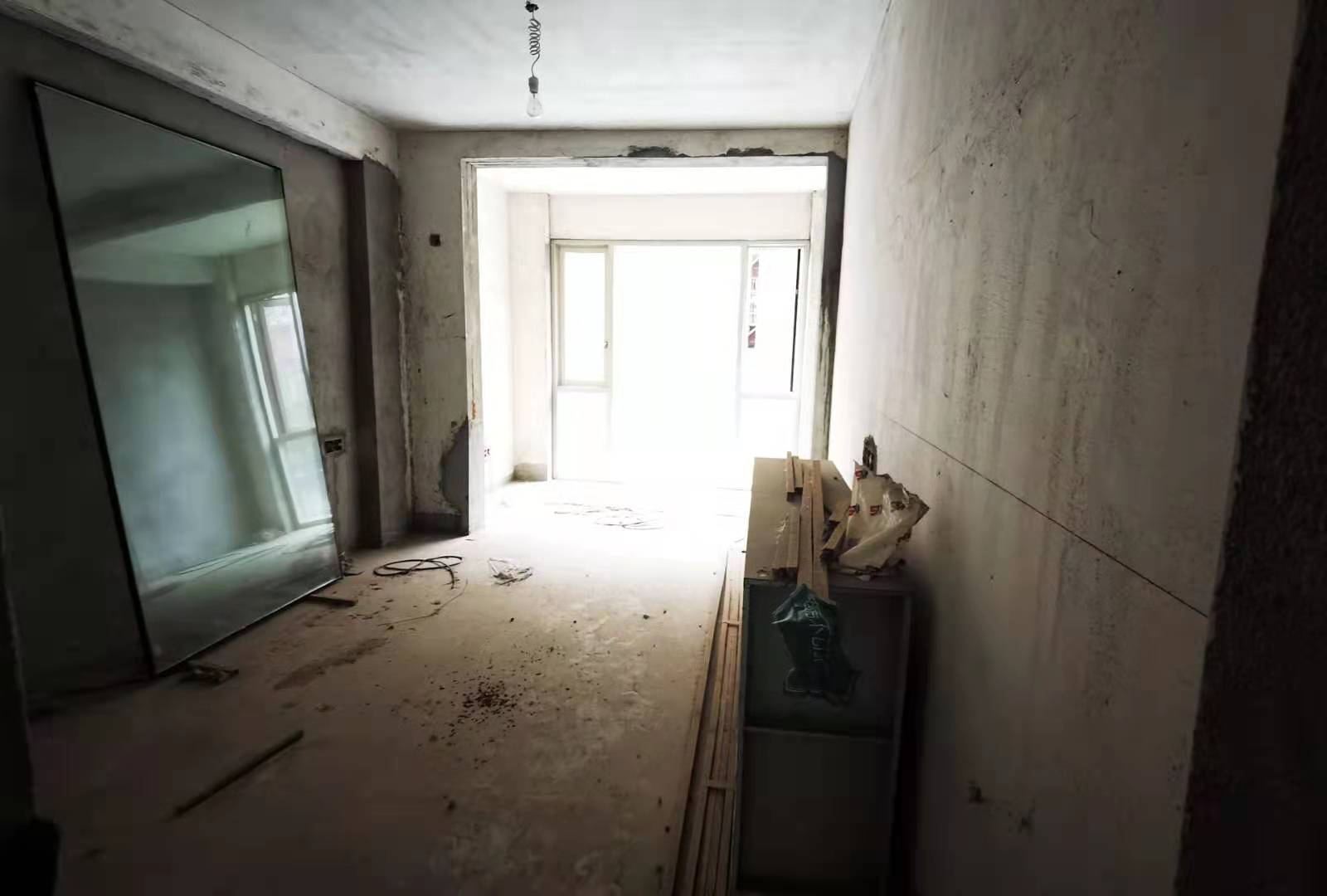 党校宿舍清水毛坯简单装修了哈有院子停车住起来又安静外观也新