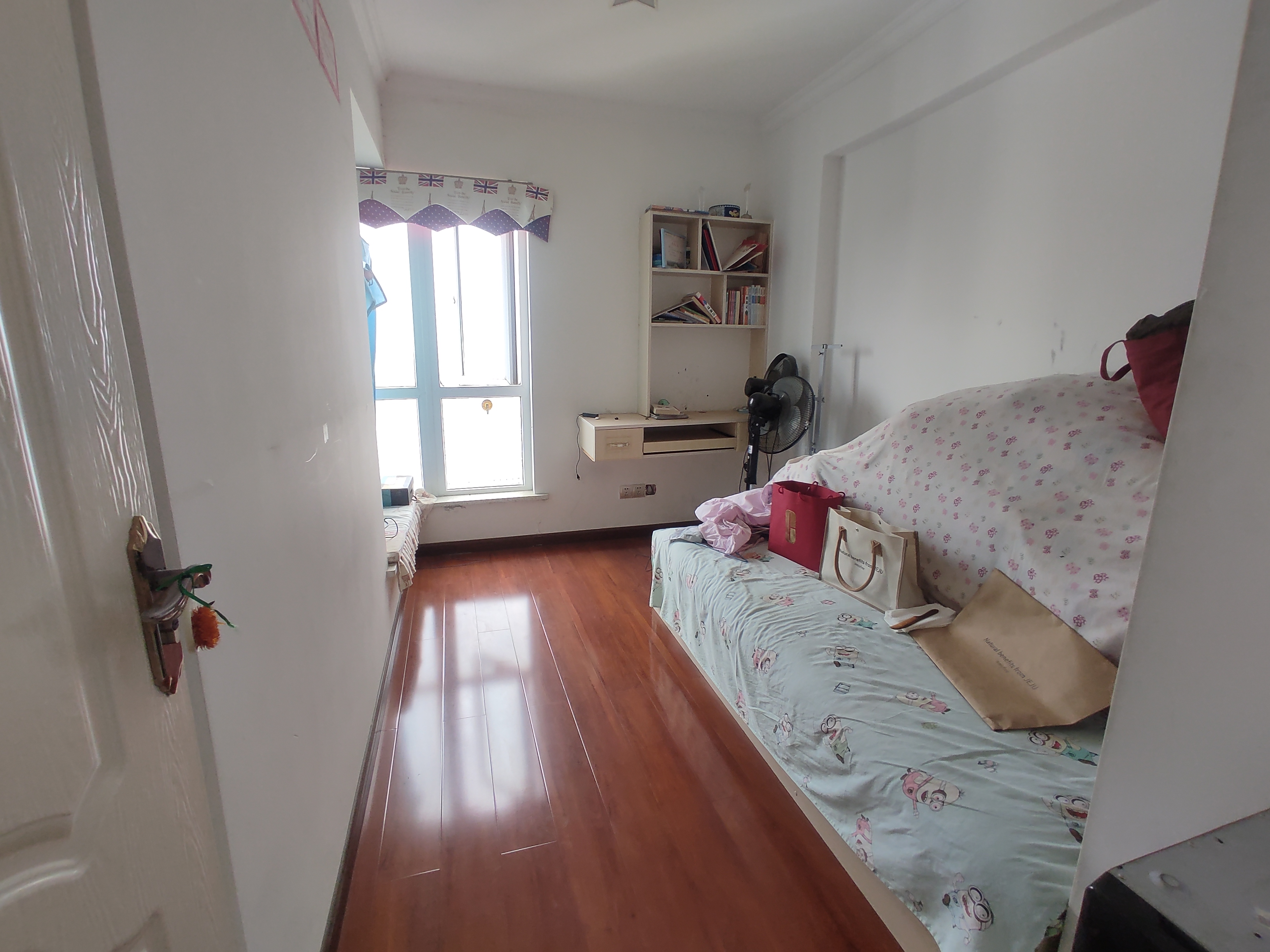 福星城精装三房家电齐全证件满二看房方便诚意出售