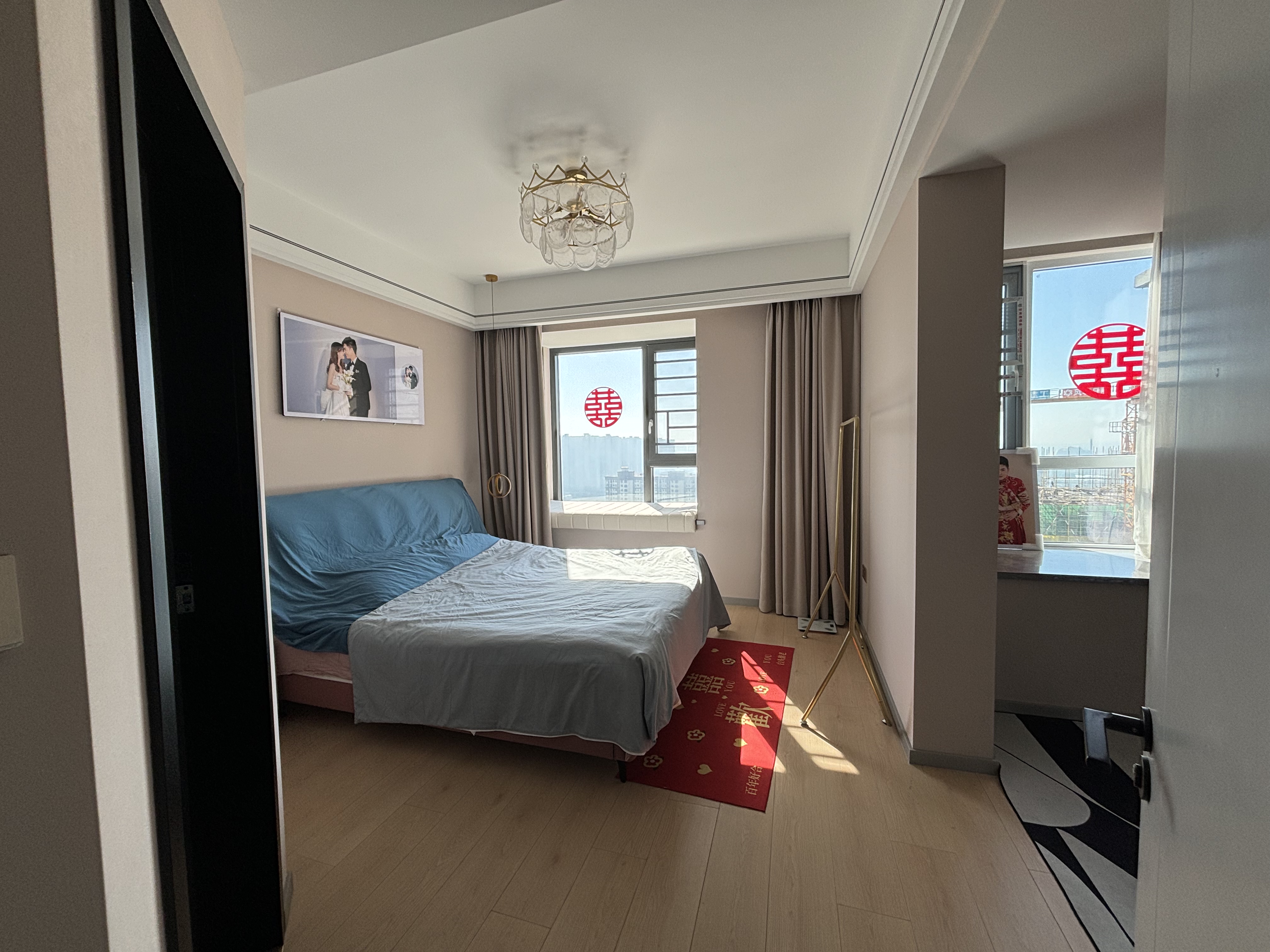 风和日丽.全新品牌装修三房.出门就是學笑.看房方便