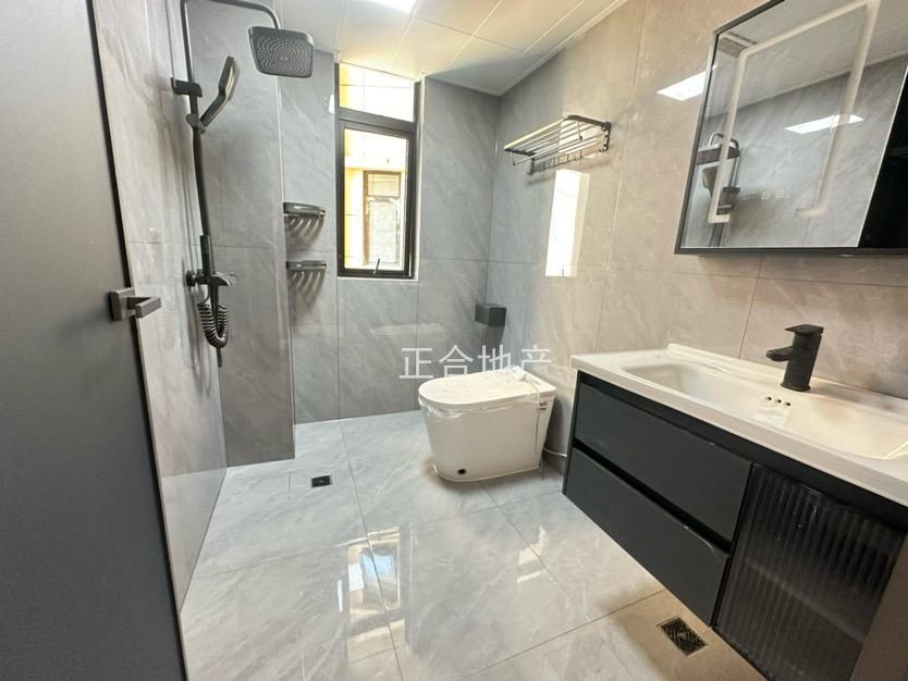 ​城南，御湖世家，电梯15楼，证满二​，全新精装三房，边户，送车位，好楼层