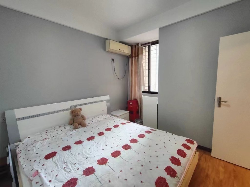 11城西实验二小旁，红树湾精装三房，中间楼层，成色新，有钥匙看房方便