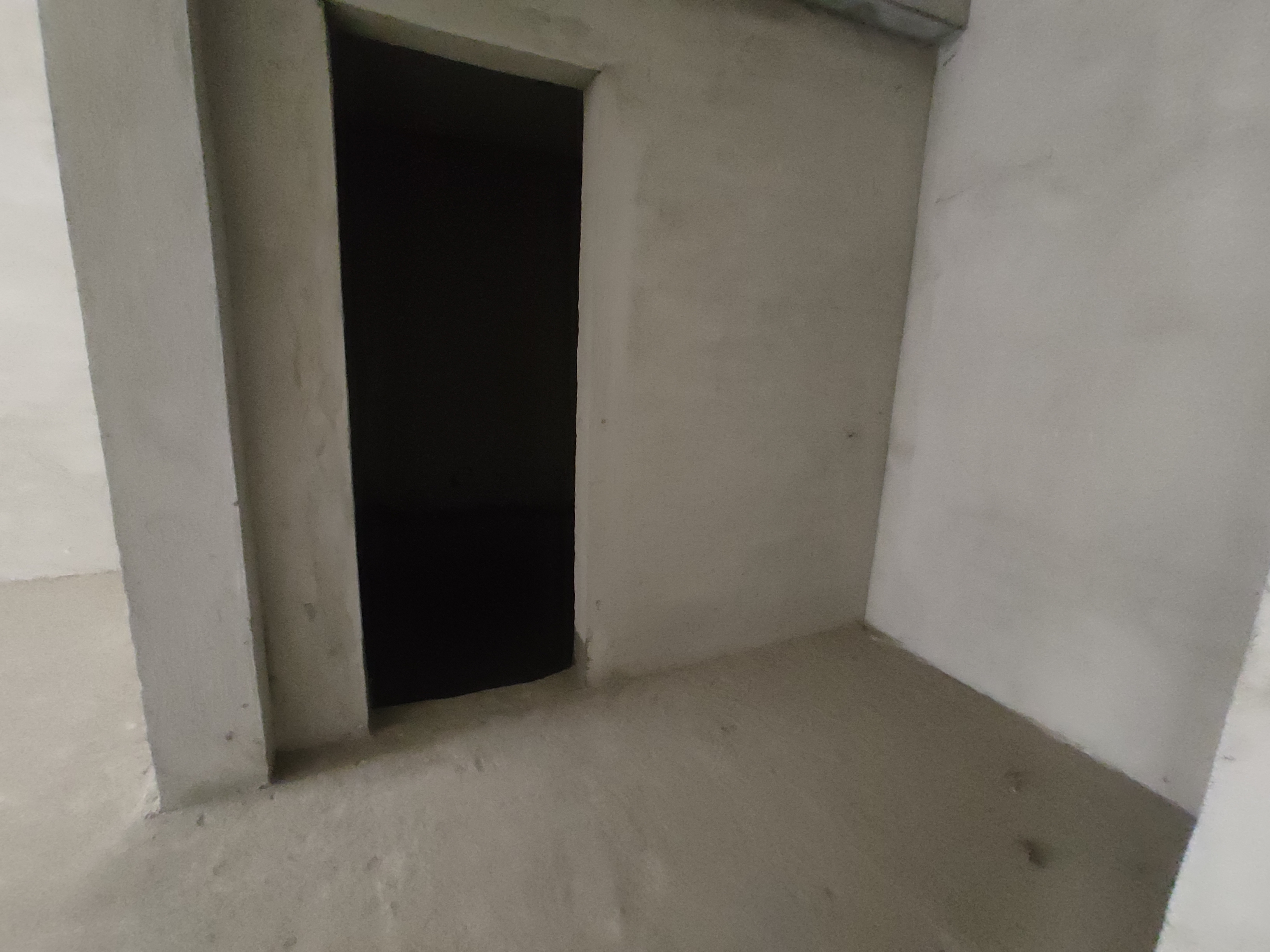 绿地香格里拉电梯复式带院子.小区环境优美.证件满二.看房方便