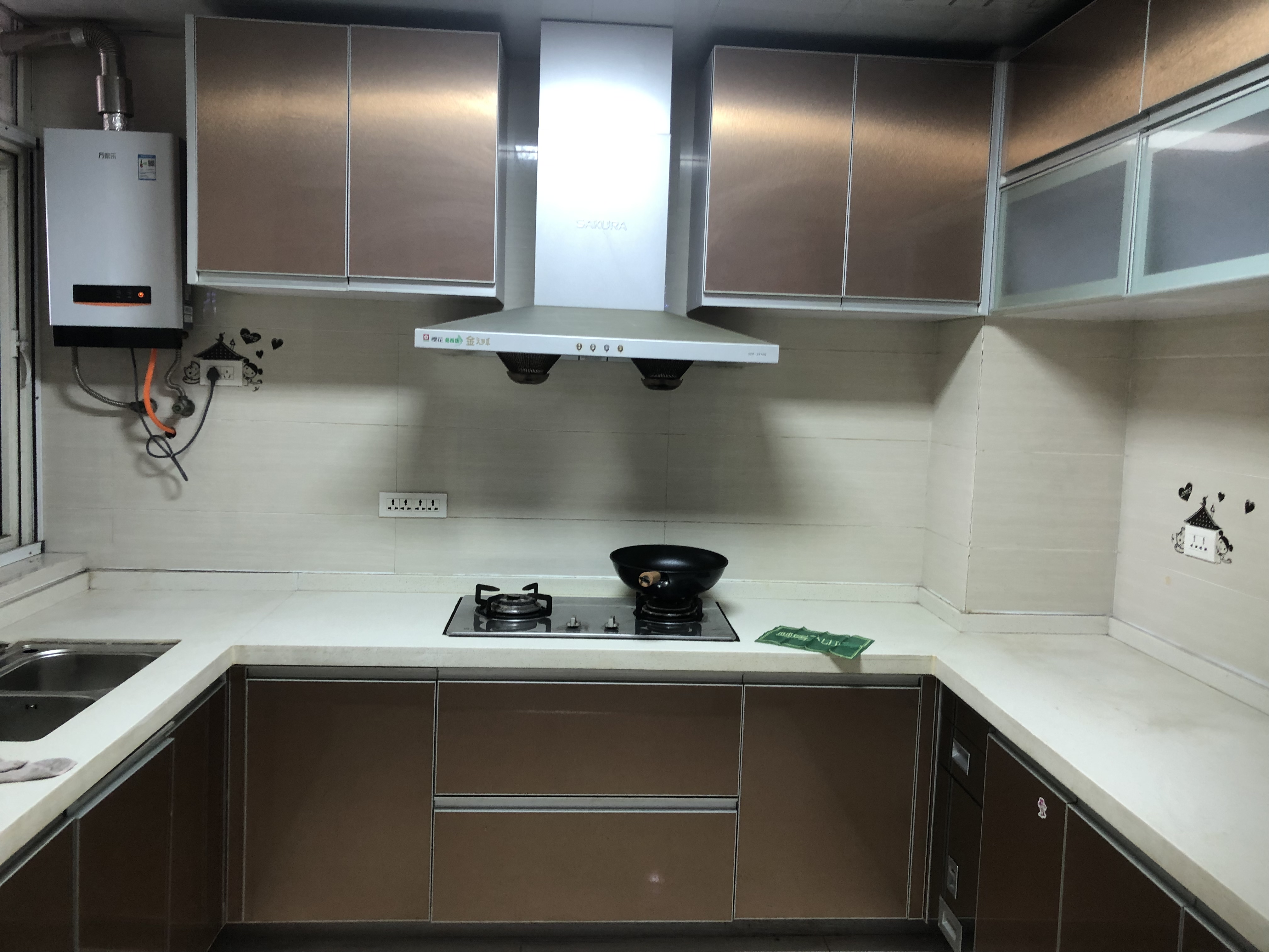 华宝馨怡家园精装大三房，诚心出售！