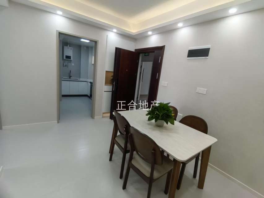 城南新区，蓝天新城，精装3房2卫，好楼层22楼，全新装修，证满2年，送车位