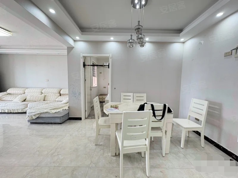 城南，新街旁，电梯17楼，精装两房，上元泰三中，成色新，视野开阔，无遮挡，