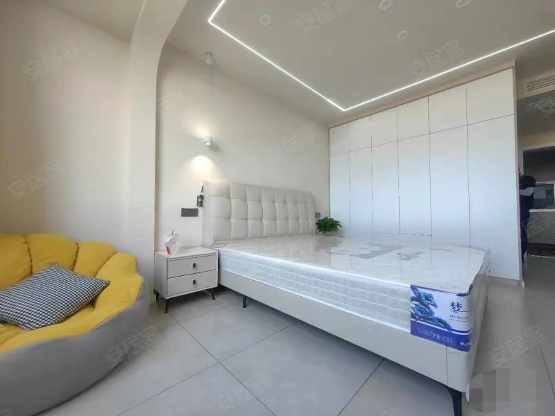 162，业主急售，纽芬兰附近，电梯11楼，全新装修一天未住，手付万把块钱，证满二，全屋品牌