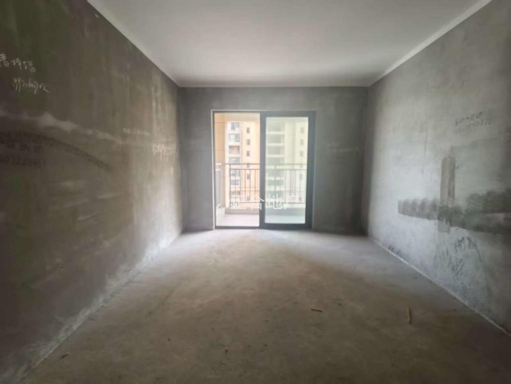 捡漏。城南，森林国际翡冷翠，毛坯三房，  单价5500， 满二，13楼好楼层