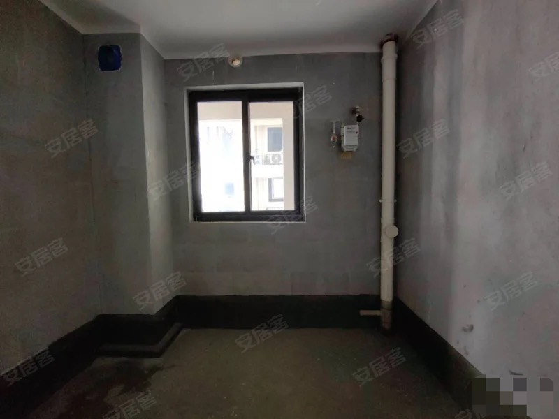 吾悦广场，现房捡漏，送车位，好楼层27楼，证件满二，诚心出售