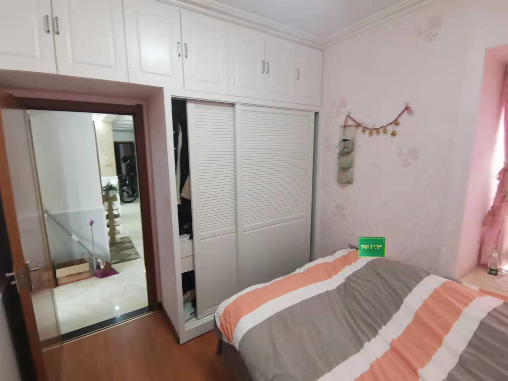 南国明珠精装四房 南北通透双阳台 视野采光通透 拎包即住 价格便宜