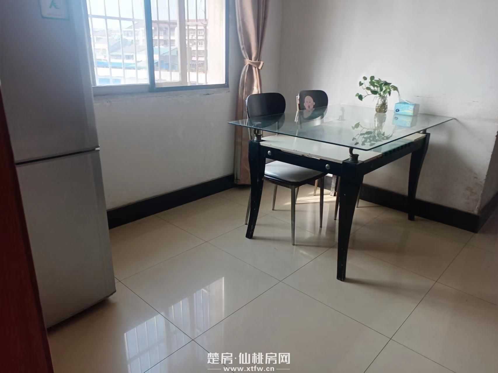 市三医院旁三室两厅拎包入住