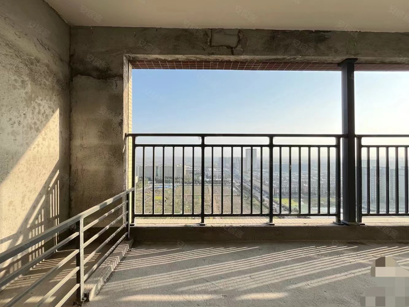 降价了，房东亏本出，新城名都，毛坯大三房，三开间朝南，单价5800，捡漏